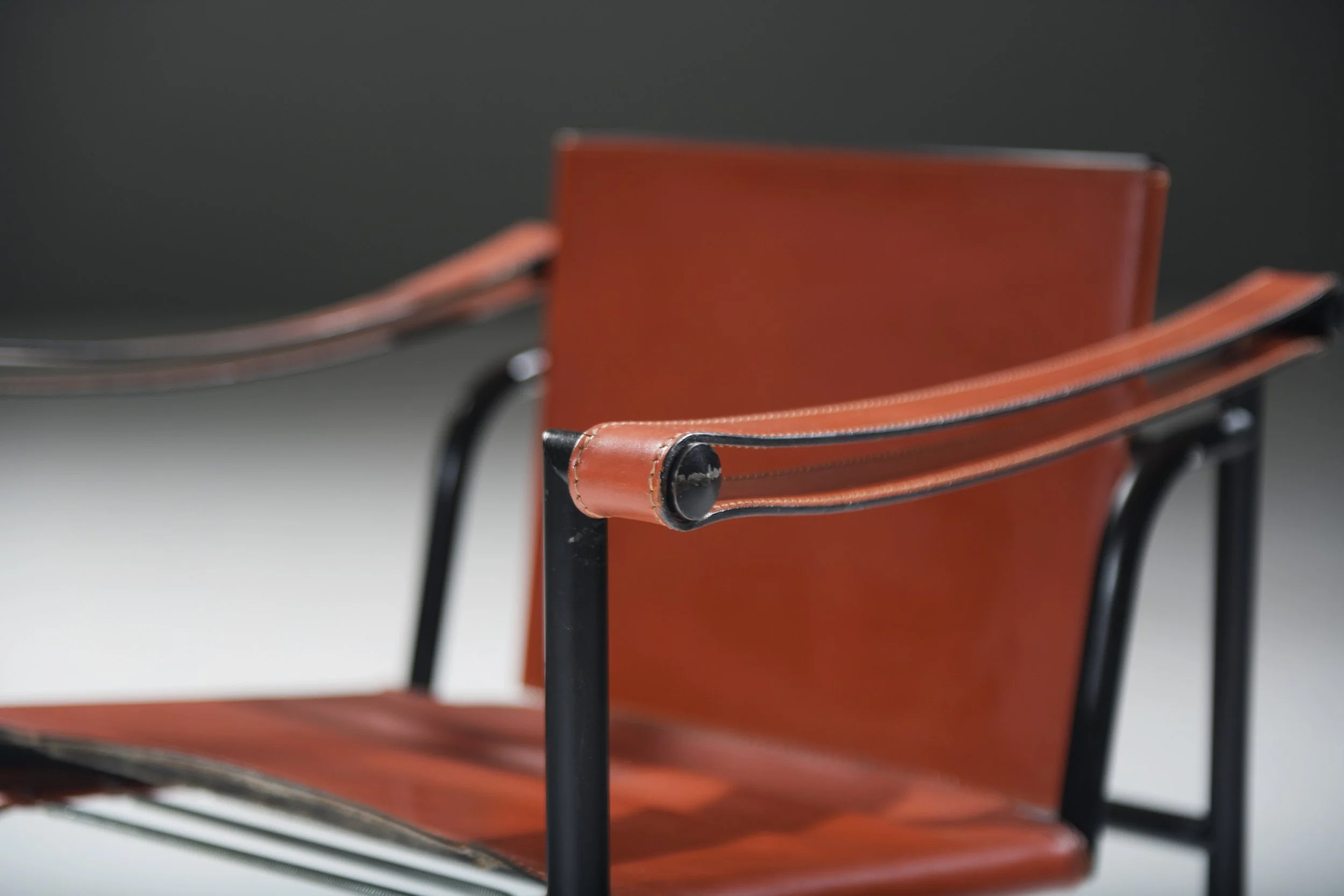 9 LC 1 LC1 lc-1 orange cognac cow skin leather cowskin Corbusier, Pierre Jeanneret & Charlotte Perriand Cassina aera lab aeralab albrecht .jpg