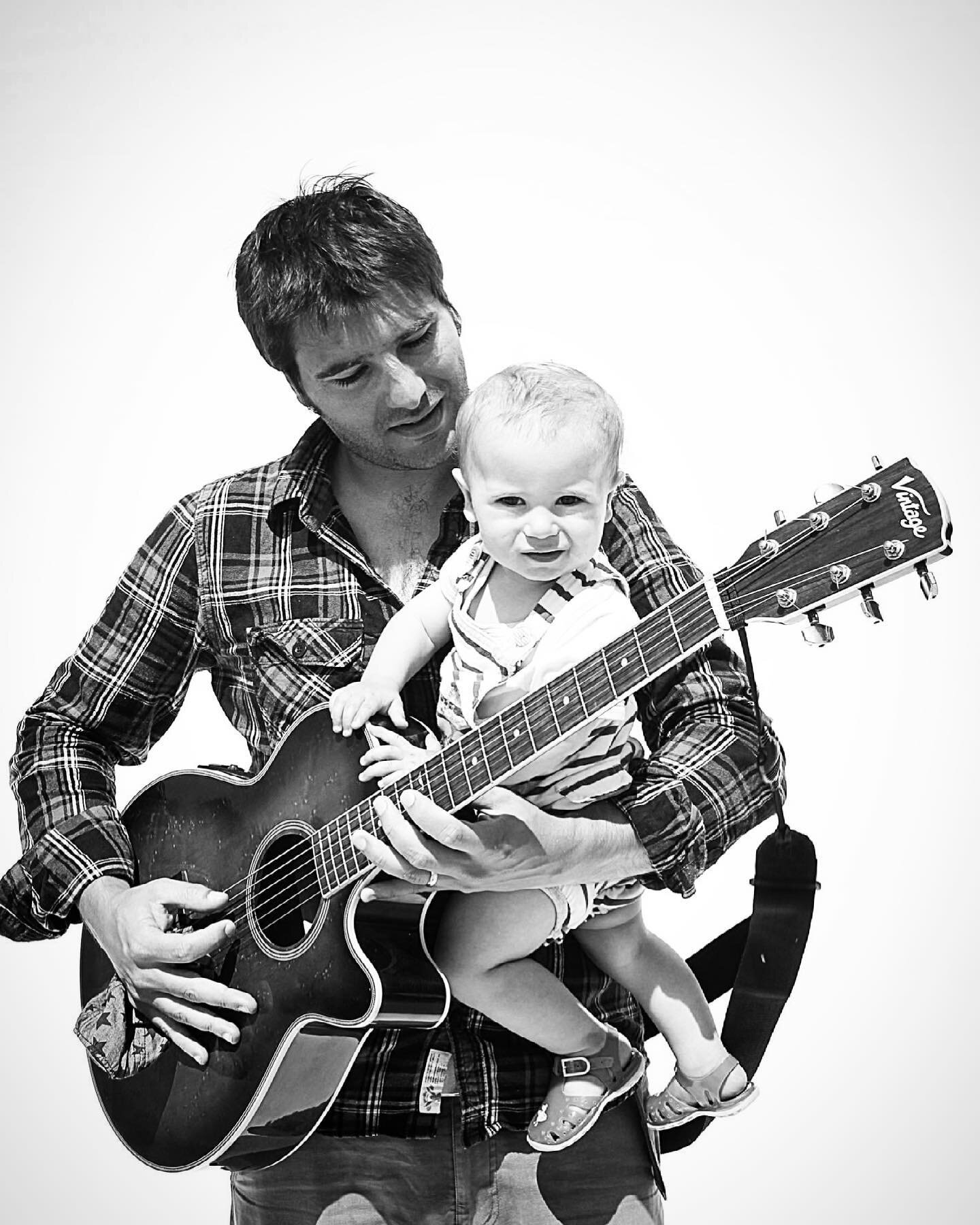 8 years ago. 
Arch is bigger, the awesome green @vintageguitars_official guitar is no longer in my guitarmoury but I still love this picture so much. 
#AlwaysSurroundedByMusic