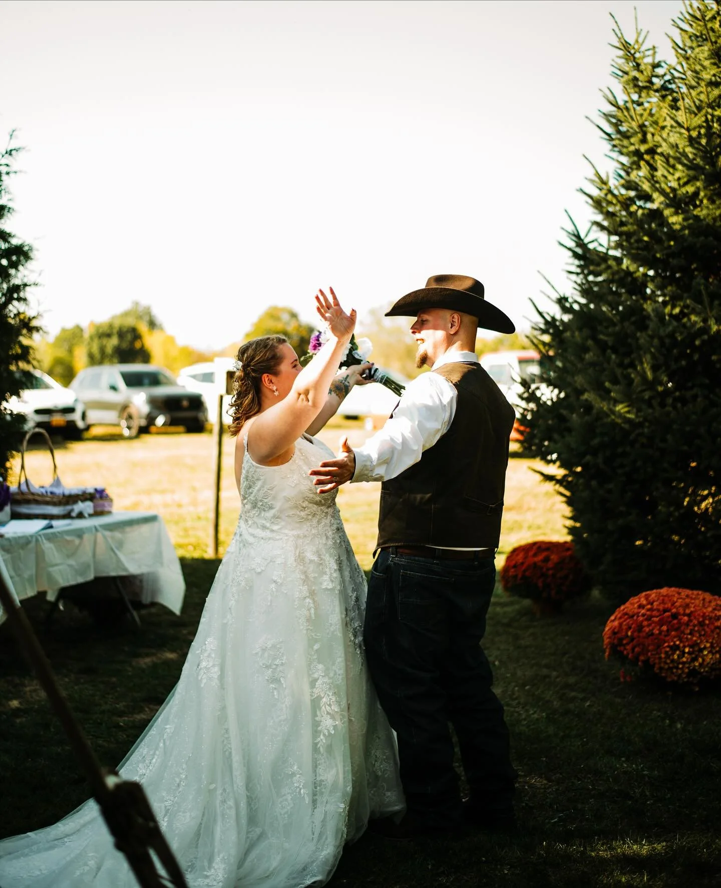 Those just married feelings. Jess and John&rsquo;s gorgeous farm wedding complete with cowboy boots, their dog, horse, an ice cream bar, grandma&rsquo;s picturesque backyard, a of course, the cutest beer cows.