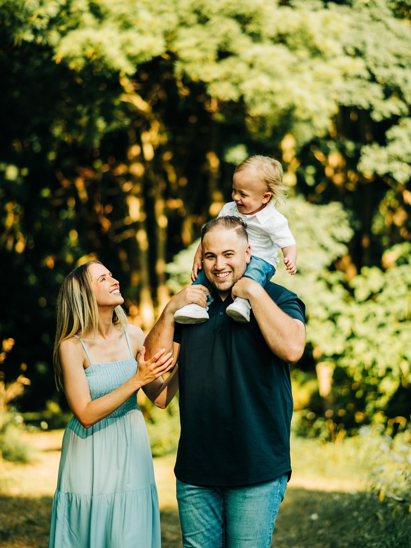 Photo sessions are fun. Frolics, laughs, runs and always lots of smiles. Check out the cutest Zaparowski fam