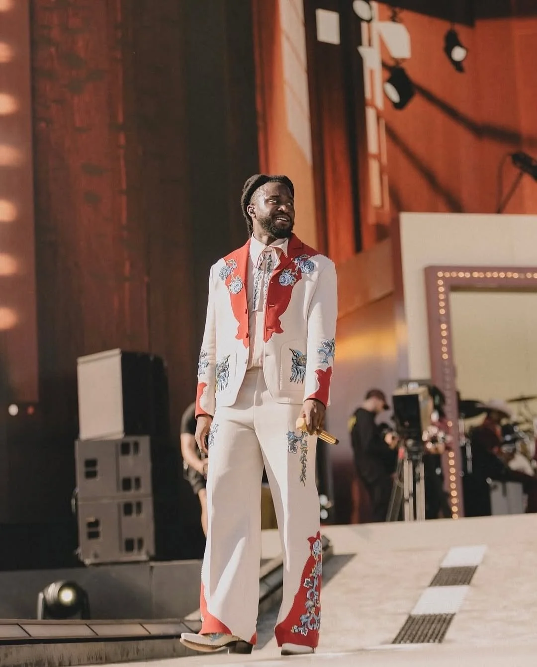 BOOZEY WEEKEND 1 @shaboozey ⚡️Wearing custom @etro & @rocketbusterboots Band in custom @laroxx S (2).jpg