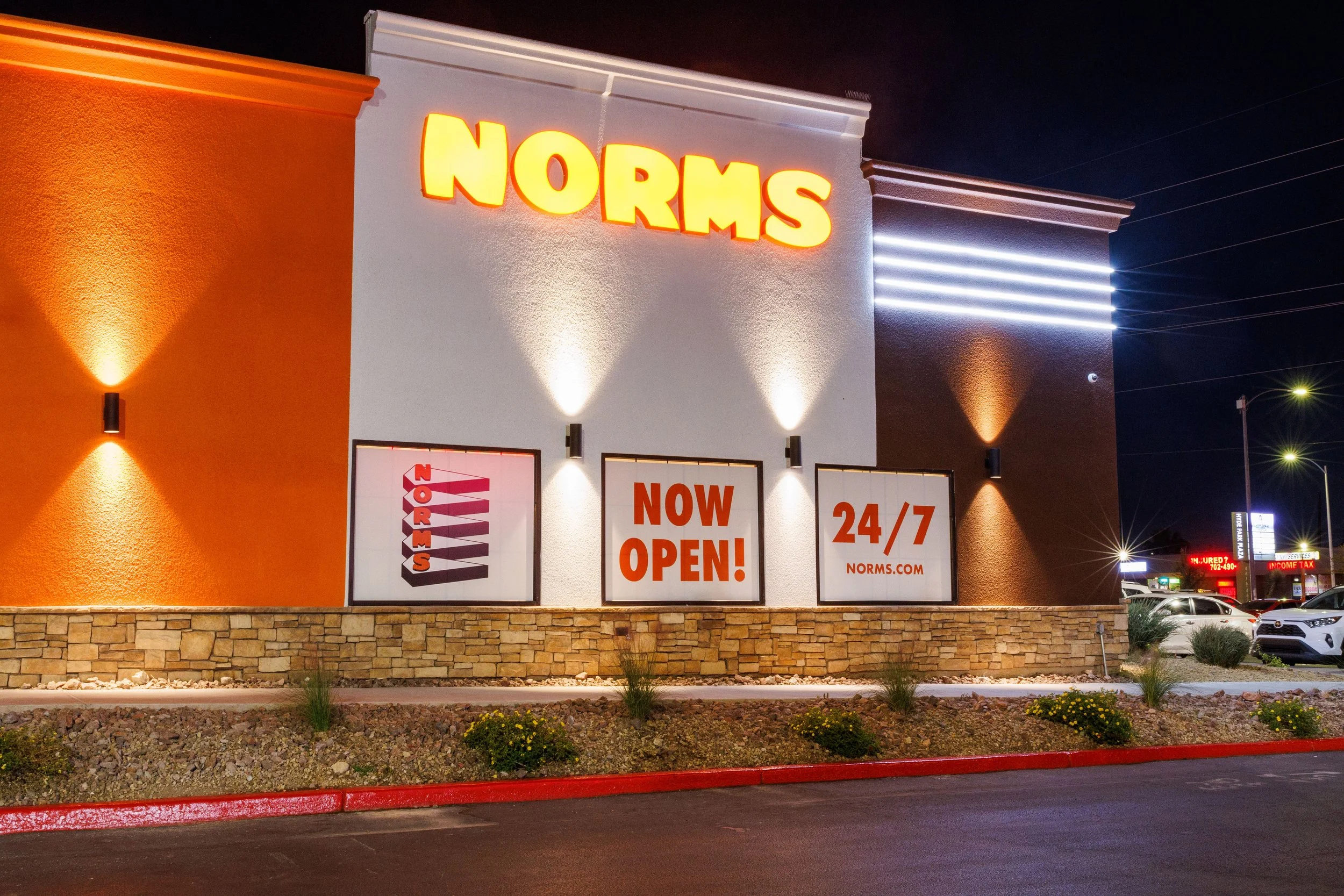 Norms Exterior Illuminated now open.JPG