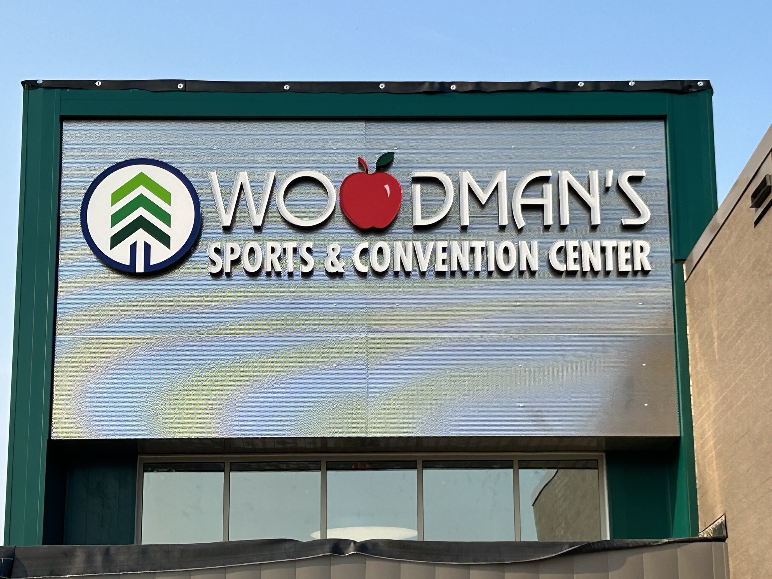 Woodmans Sports Plaza exterior signage.jpeg