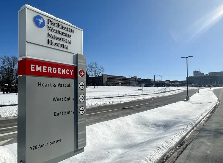 ProHealth waukesha memorial exterior wayfinder directory.webp