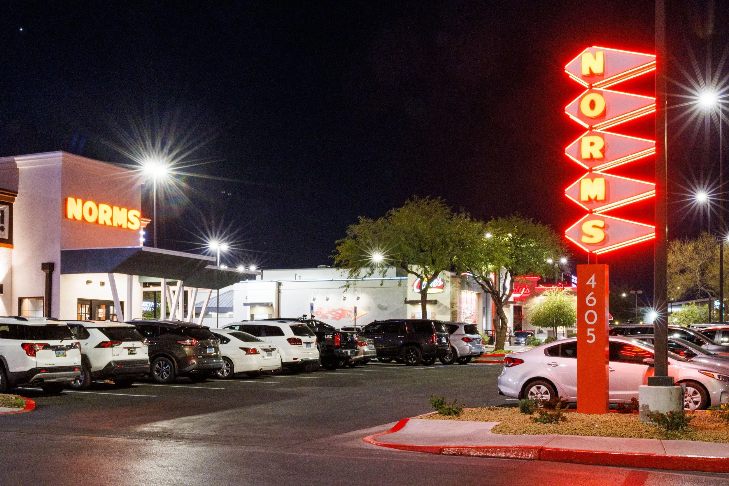Norms Exterior Illuminated full shot.JPG