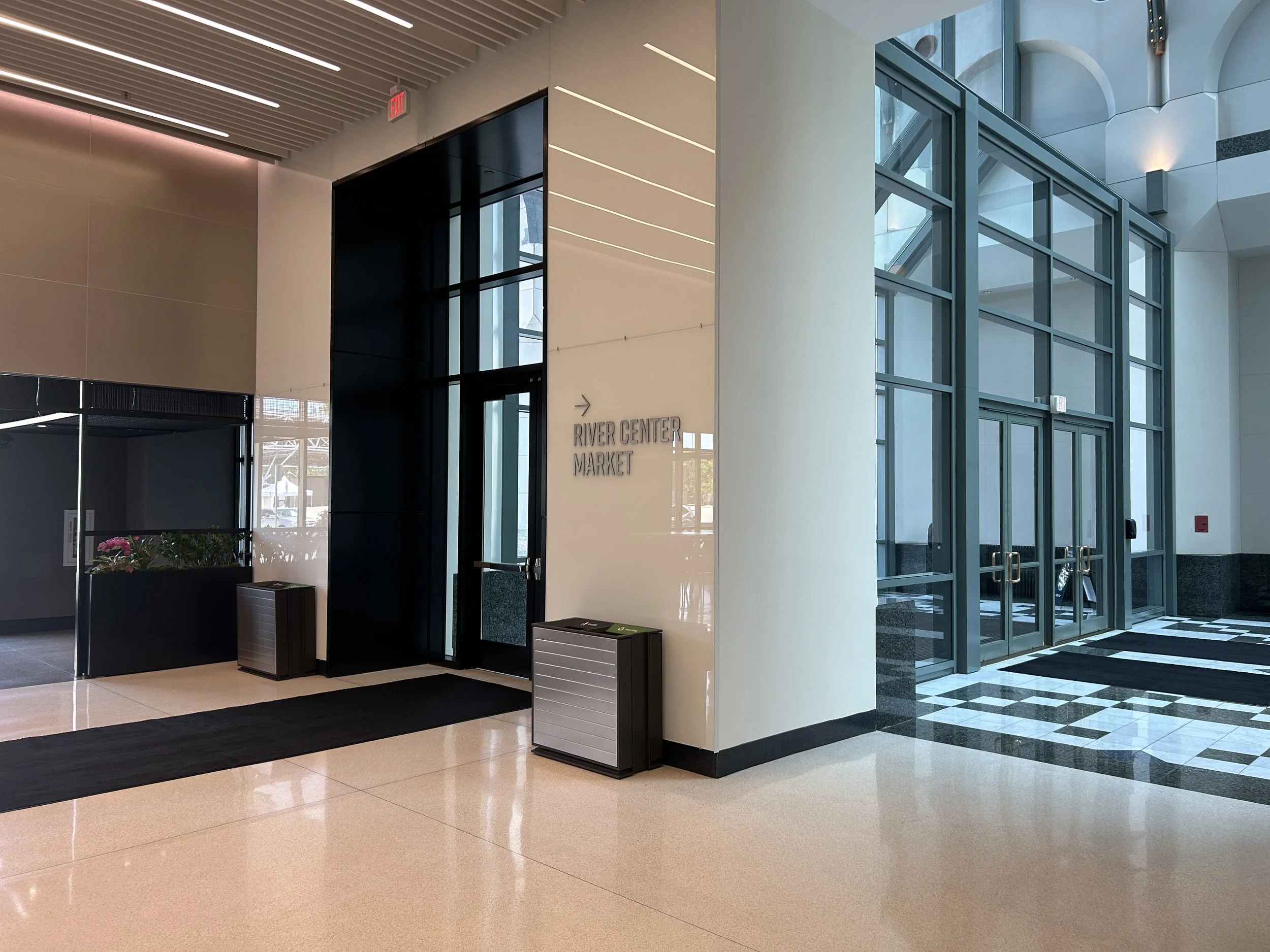 Associated bank river center market right interior.jpeg