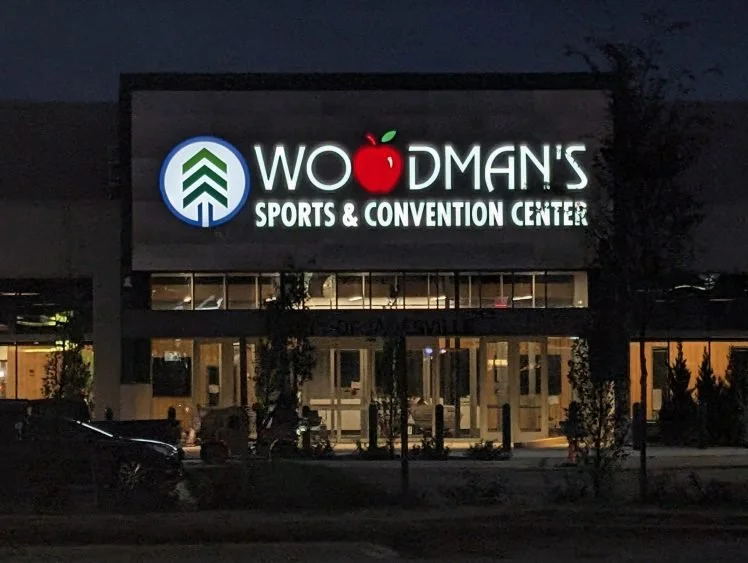 Woodmans sport center exgterior signage illuminated.jpg