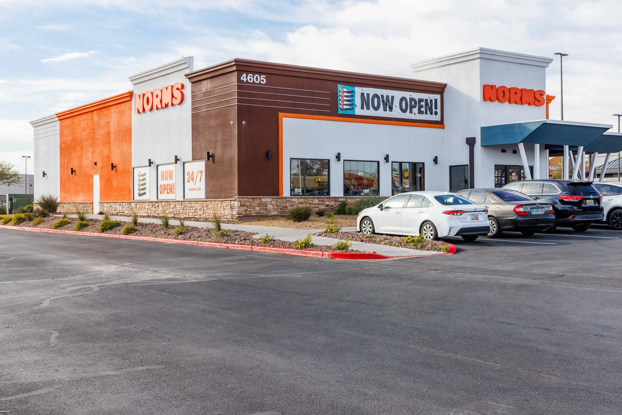 Norms Vegas Exterior Signage .JPG