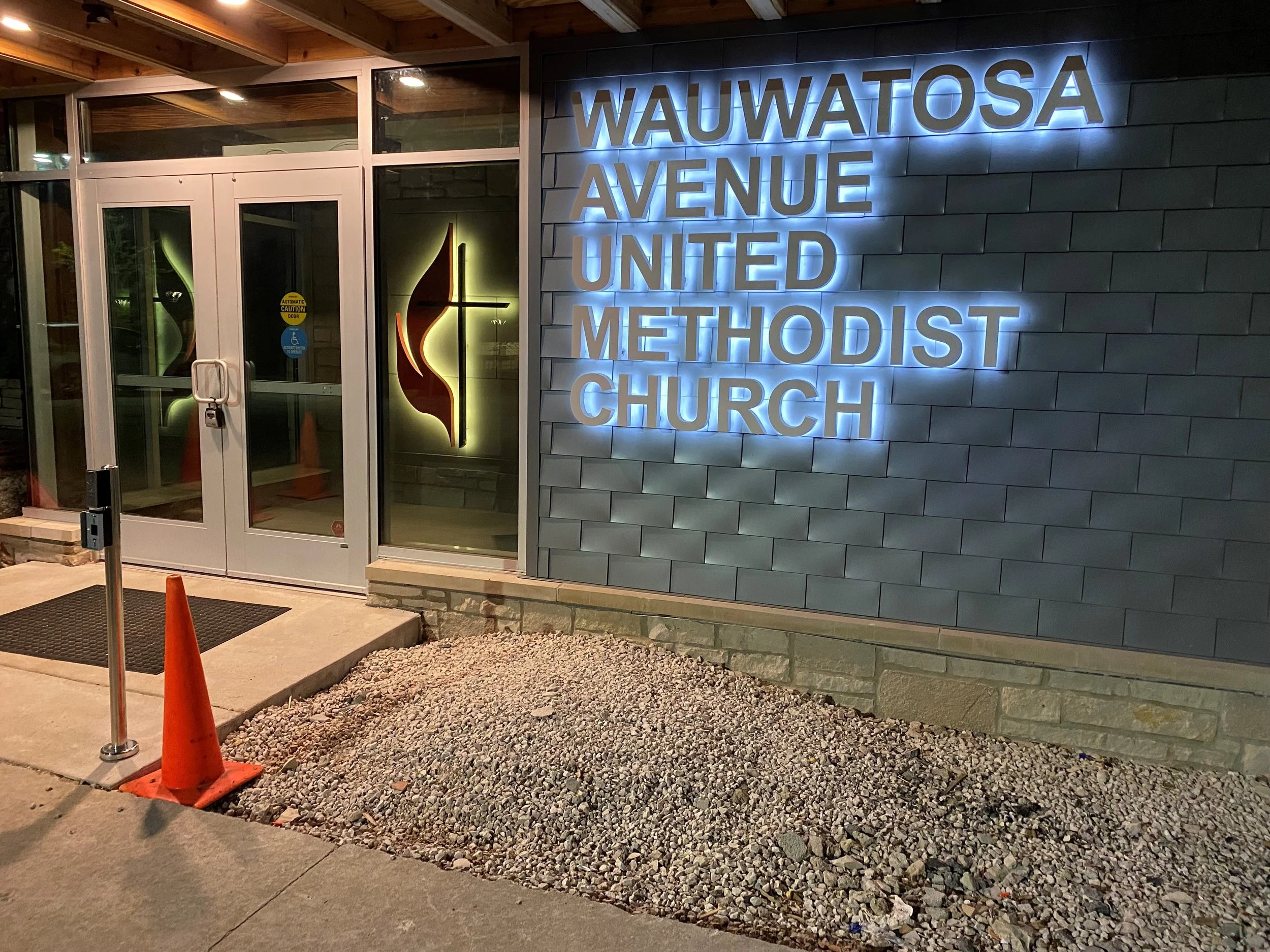 WauwatosaAveUnitedMethChurch exterior illuinated.jpg