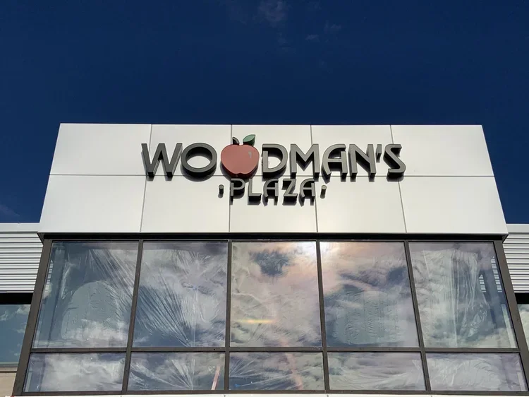 Woodmans Plaza