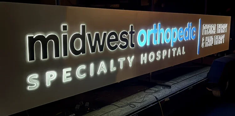 Midwest Orthopedic hospital illuminted exterior horizontal blade.webp