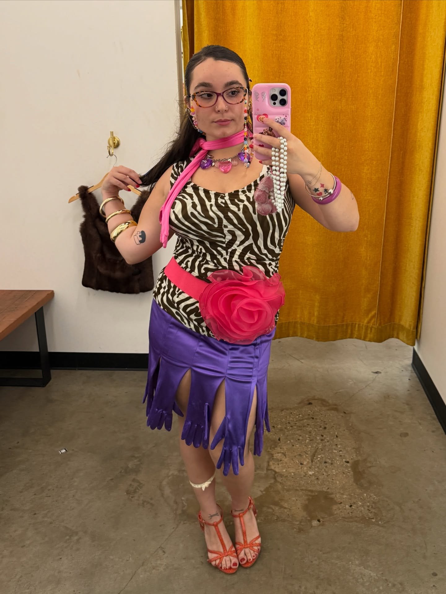 𝓗𝓪𝓹𝓹𝔂 𝓝𝓮𝔀 𝓨𝓮𝓪𝓻 𝓕𝓻𝓸𝓶 𝓖𝓵𝓸𝓿𝓮 𝓦𝓸𝓻𝓵𝓭! 🌹🎶🎶🎶🎶👛🦢