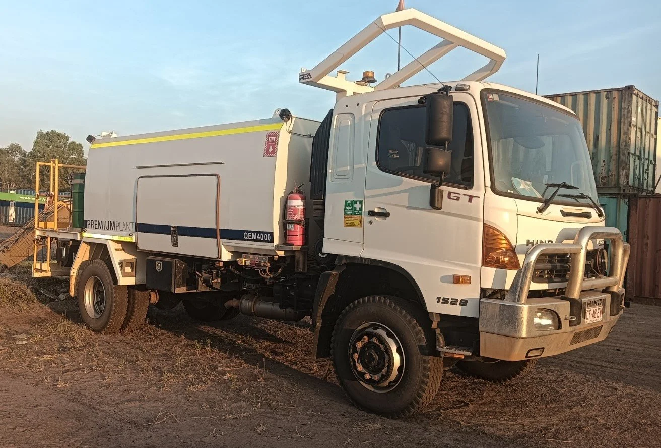 Hino 500 Service Truck 4X4.jpg