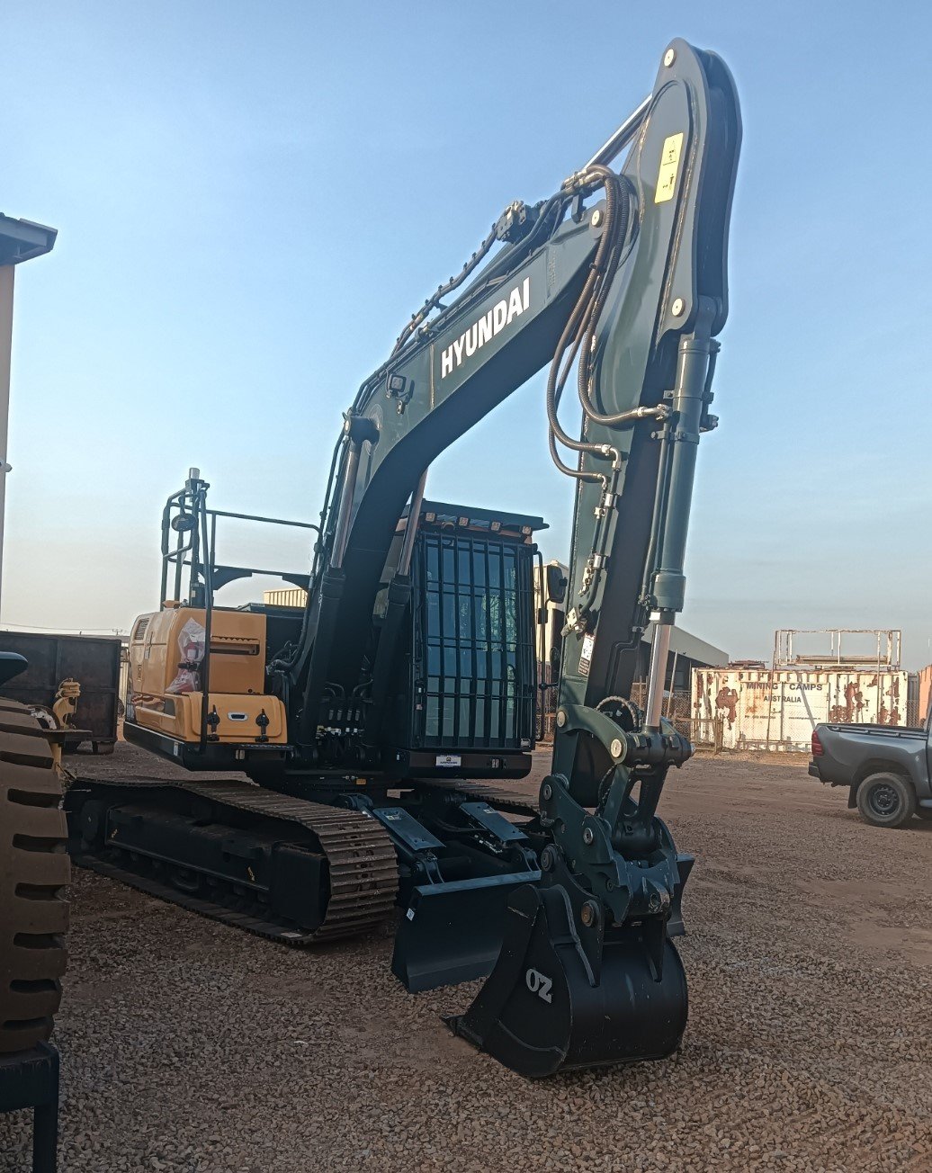 Hyundai 14 ton Excavator.jpg