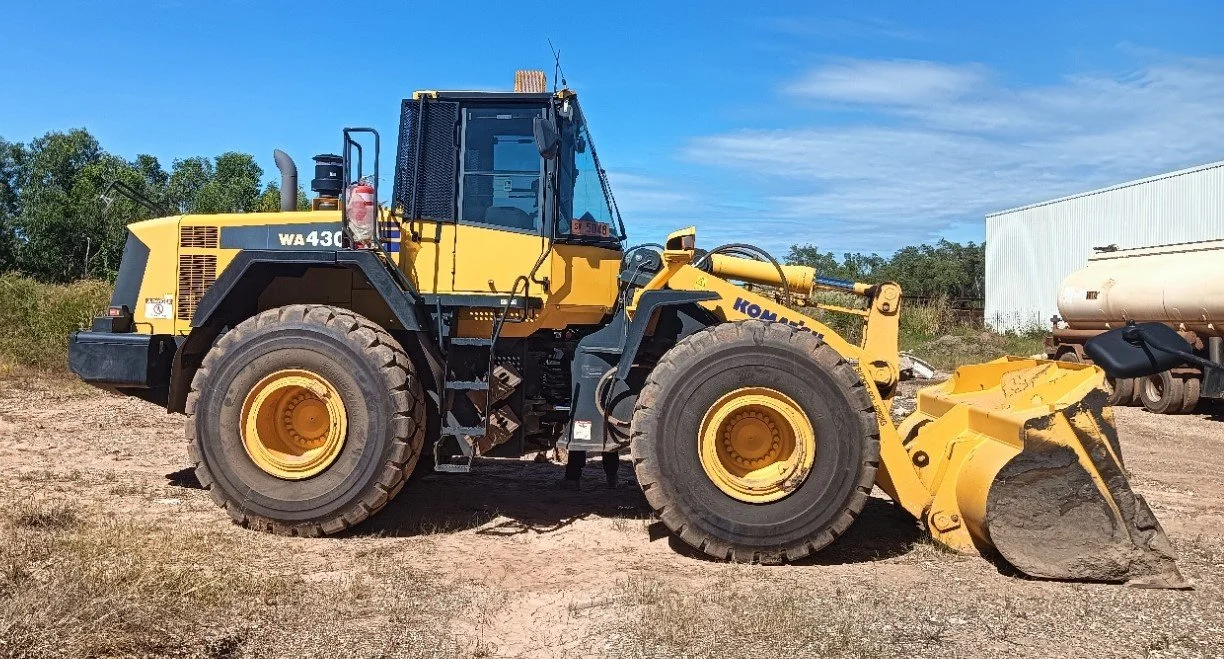 Komatsu 430 Loader.jpg