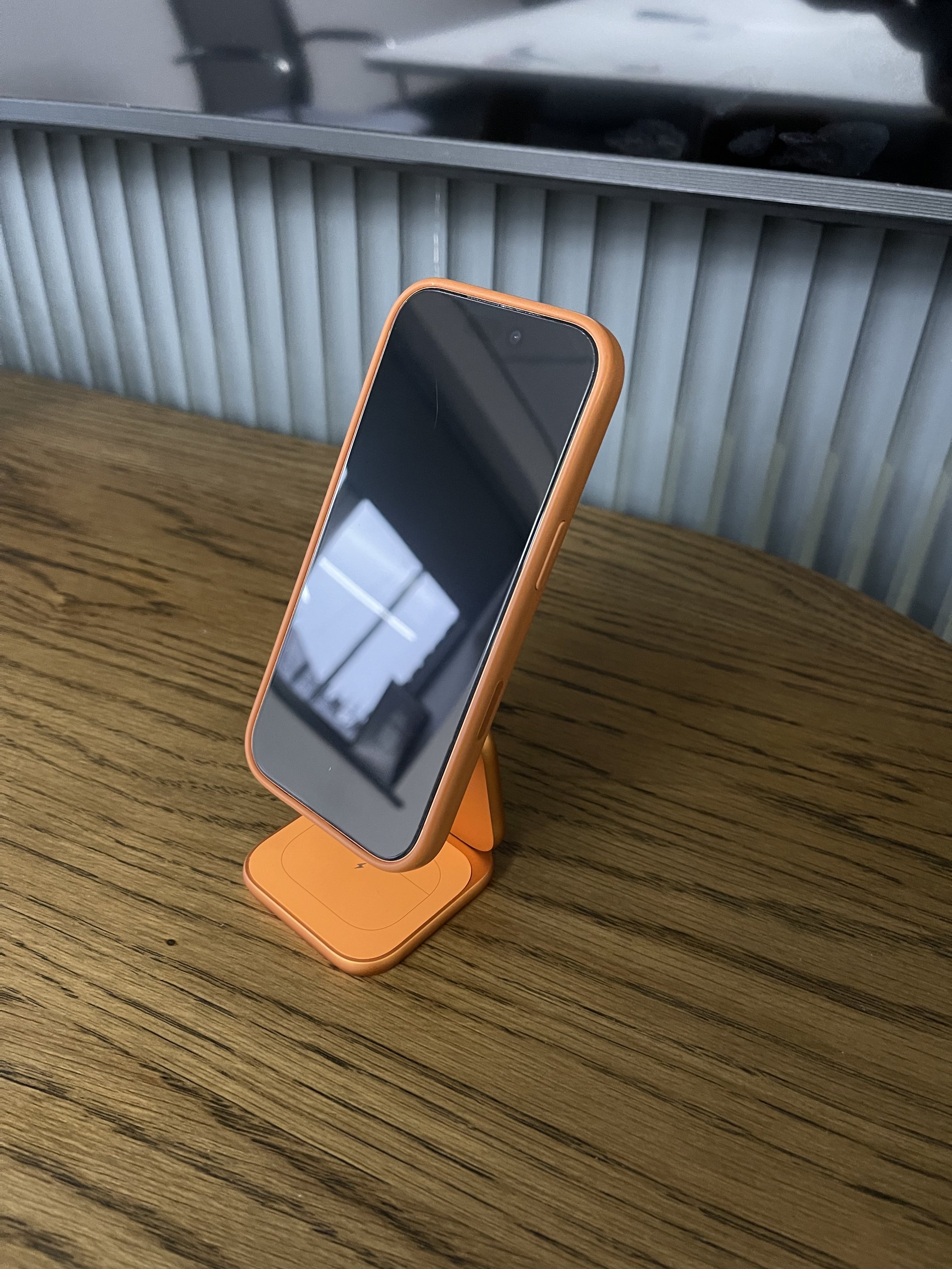 KUXIU X40 Turbo Charge in Orange iPhone 17 portrait