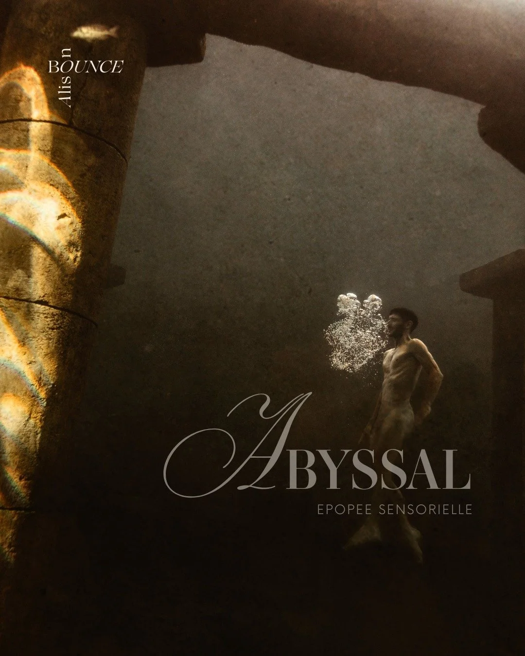 ENFIN, nous y sommes ! Apr&egrave;s cinq ann&eacute;es de travail, de recherches et de r&eacute;flexions, Abyssal s&rsquo;expose &agrave; Paris.

J&rsquo;ai commenc&eacute; ce projet bien avant que je porte la vie. Et c'est dans un moment de boulever