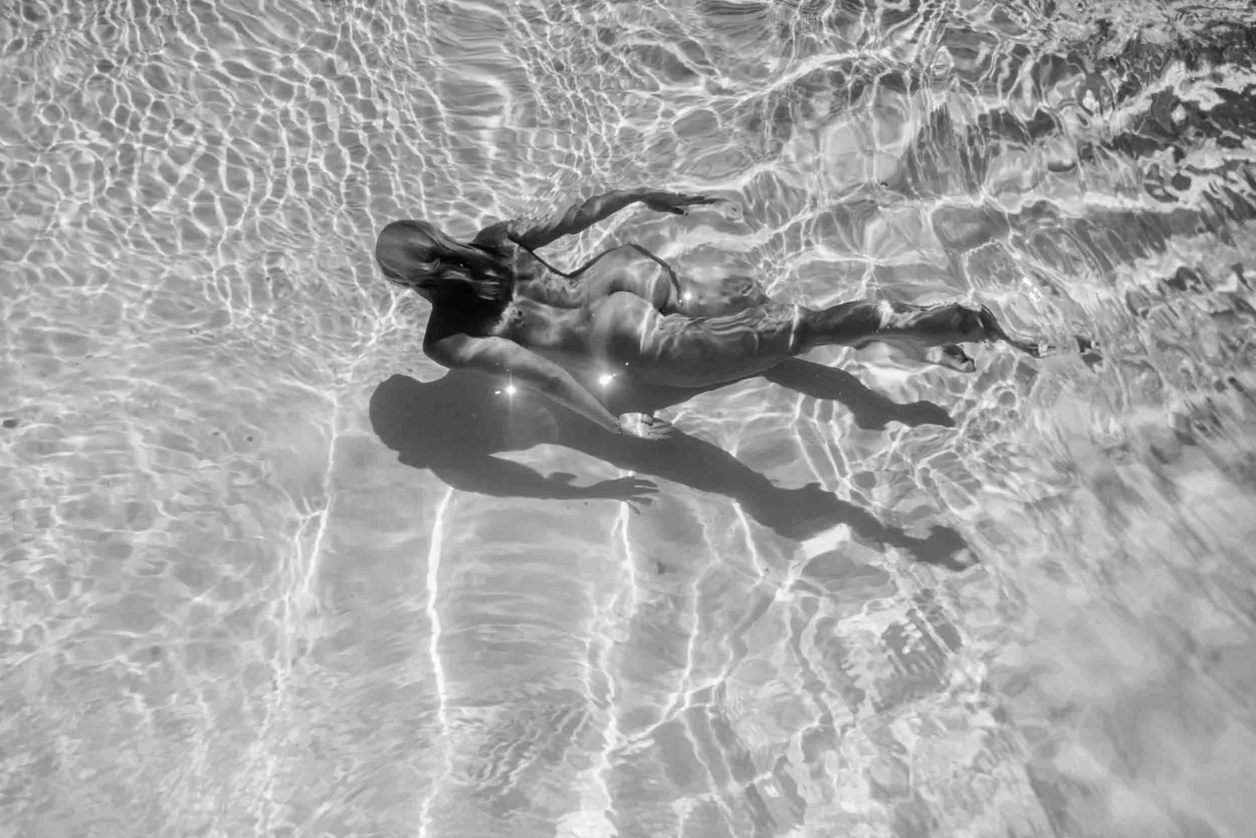 Monochrome. C'est exactement la fa&ccedil;on dont je per&ccedil;ois la vie en ce moment. 

Voici plusieurs mois que ma t&ecirc;te est immerg&eacute;e. Genre, vraiment sous l'eau. Ce qui est plaisant, c'est que j'ai choisi qu'il en soit ainsi. 

Depui
