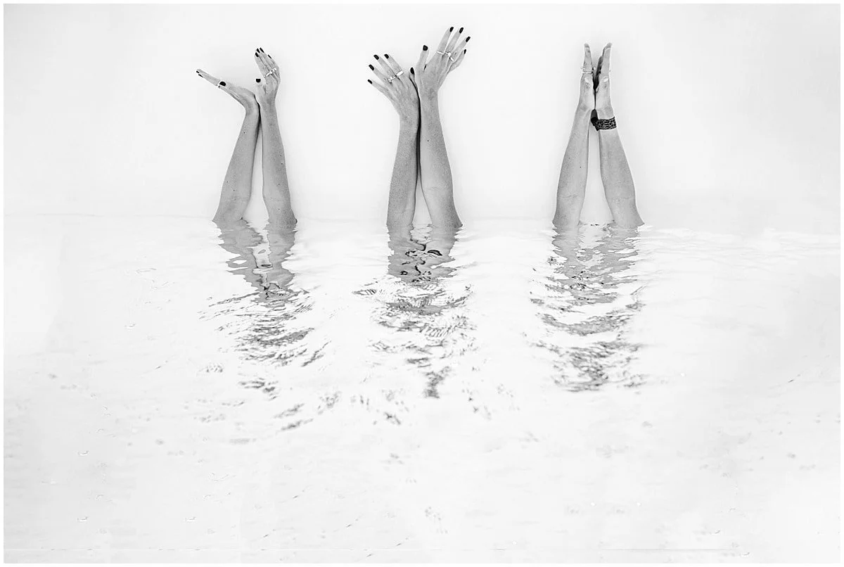 Mains sous l’eau, détail joaillier, storytelling marque