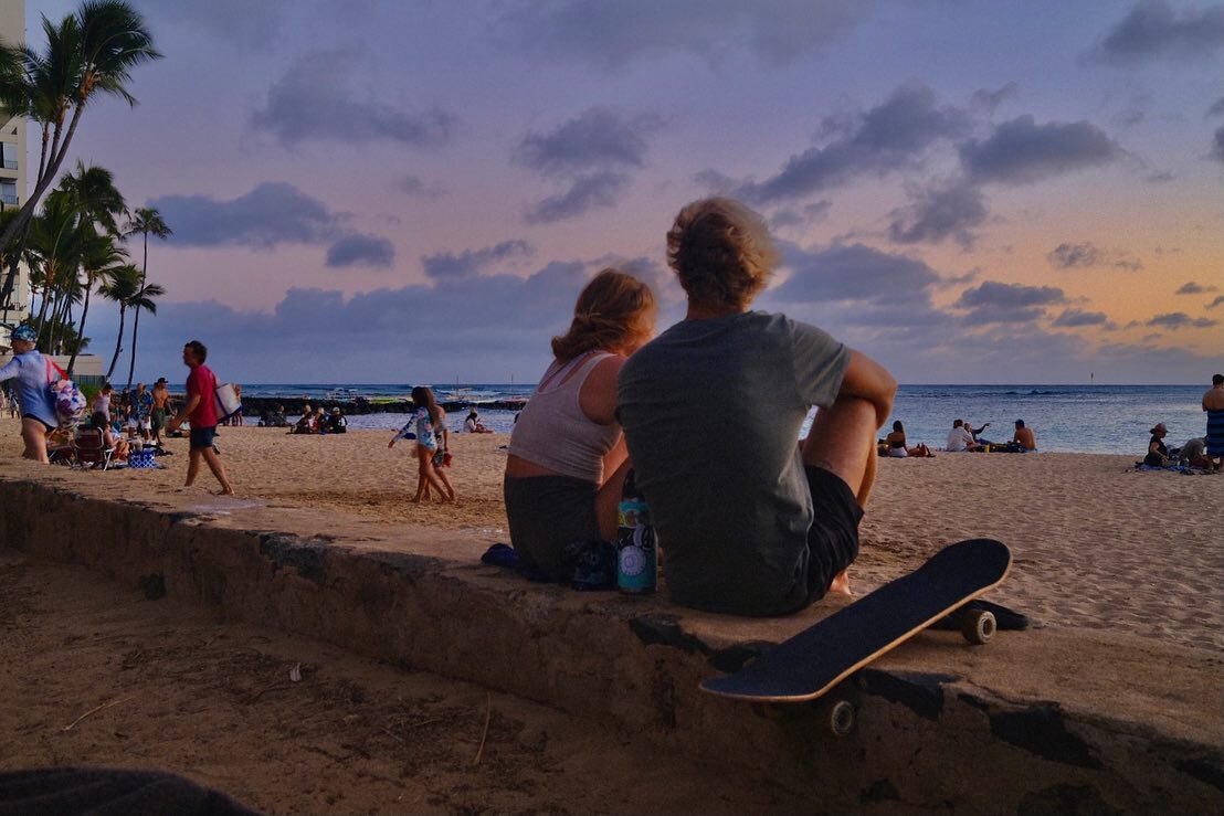 Skateboard into sunset 🤙🏼
07.19.21 &middot; Gold Coast &middot; Oahu, Honolulu

#fujifilmx100v #streetfinder #spicollective #timeless_streets #honolulu #hawaii #oahu #goldocast #skateboard #kaimanas #goldcoast