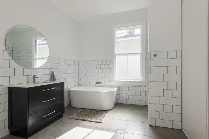 main-bathroom-lorn-1.jpg