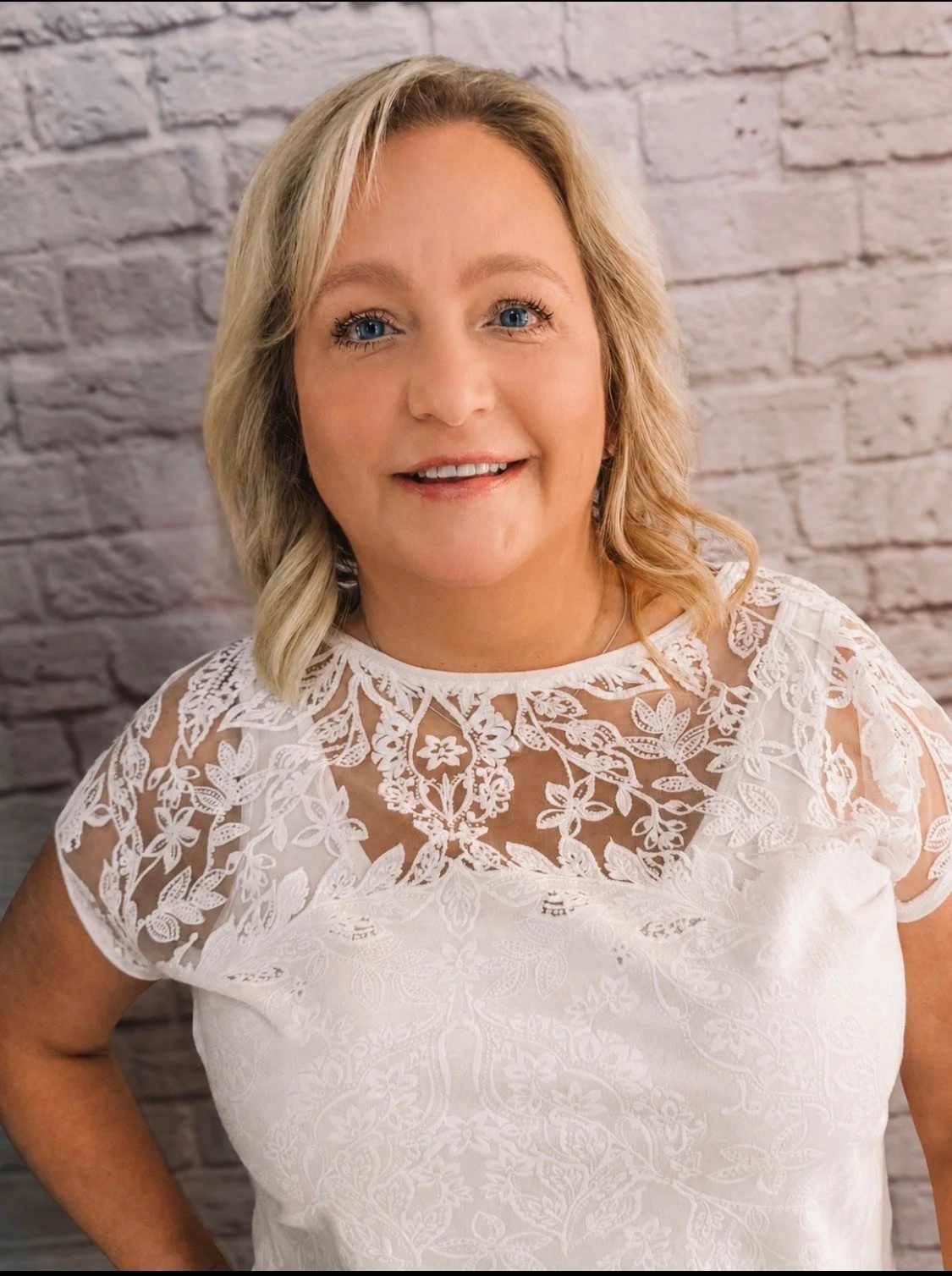 SHELLY- LEVEL 4, HAIRCUTS | GRAY BLENDING | BLONDING | COLOR SERVICES