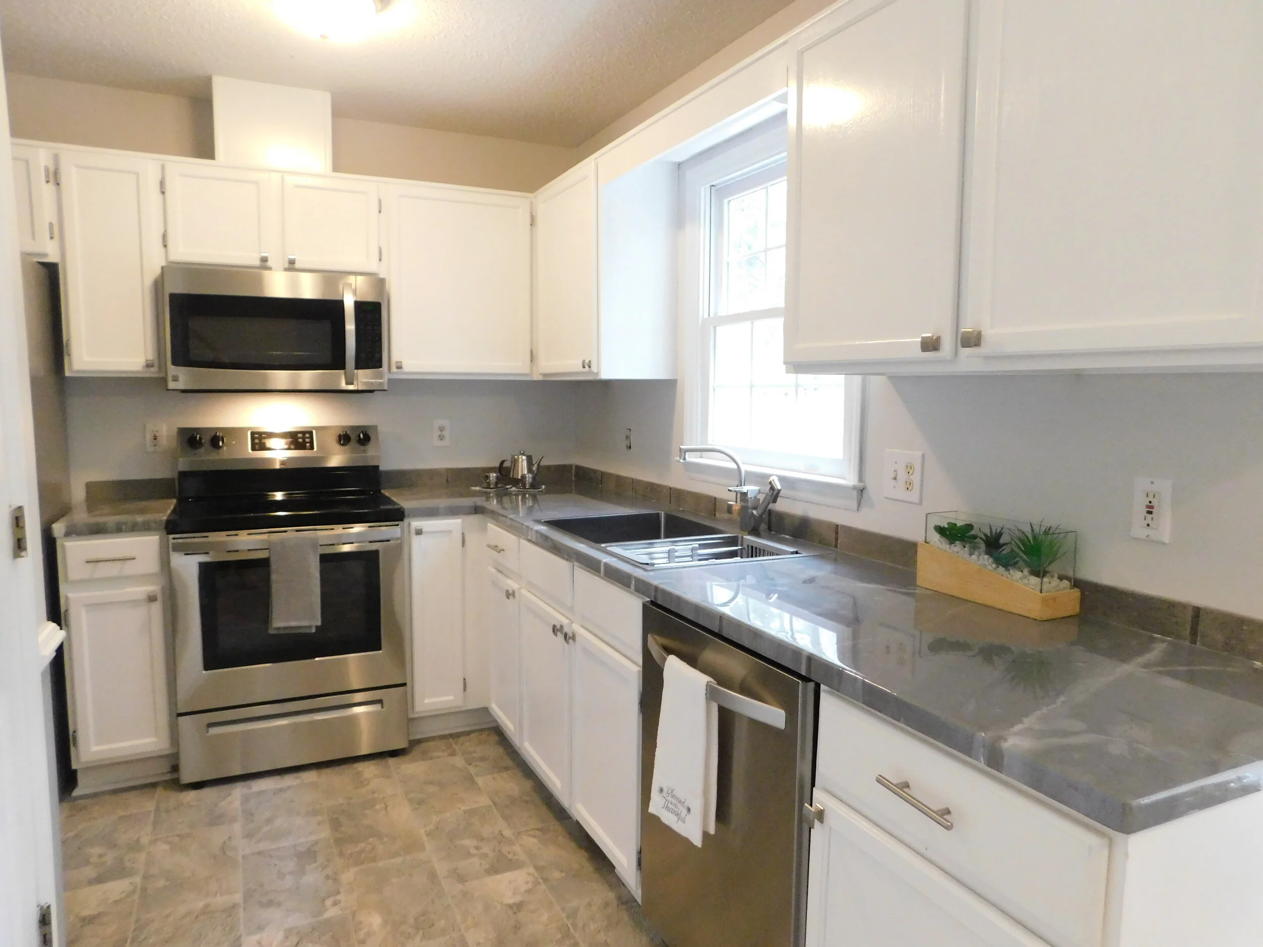 Traditional Kitchen Remodel by Unique Countertop Creations — Project 1 project photo