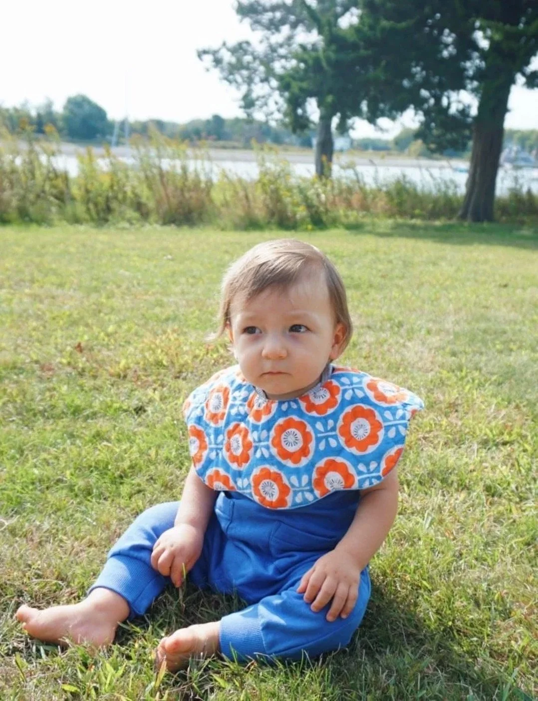 The Alden bibs 💙

Set of 4 Baby Bibs, thoughtfully designed to be both quilted for added softness and comfort, and reversible for versatile use throughout the day.