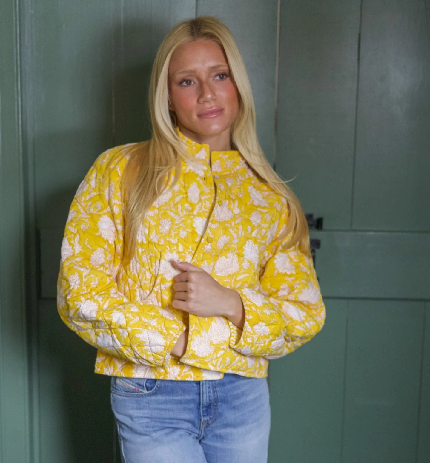 She&rsquo;s daffodil 🌼 fest ready in one of our favorite jackets ever. 💛 @mackosborne