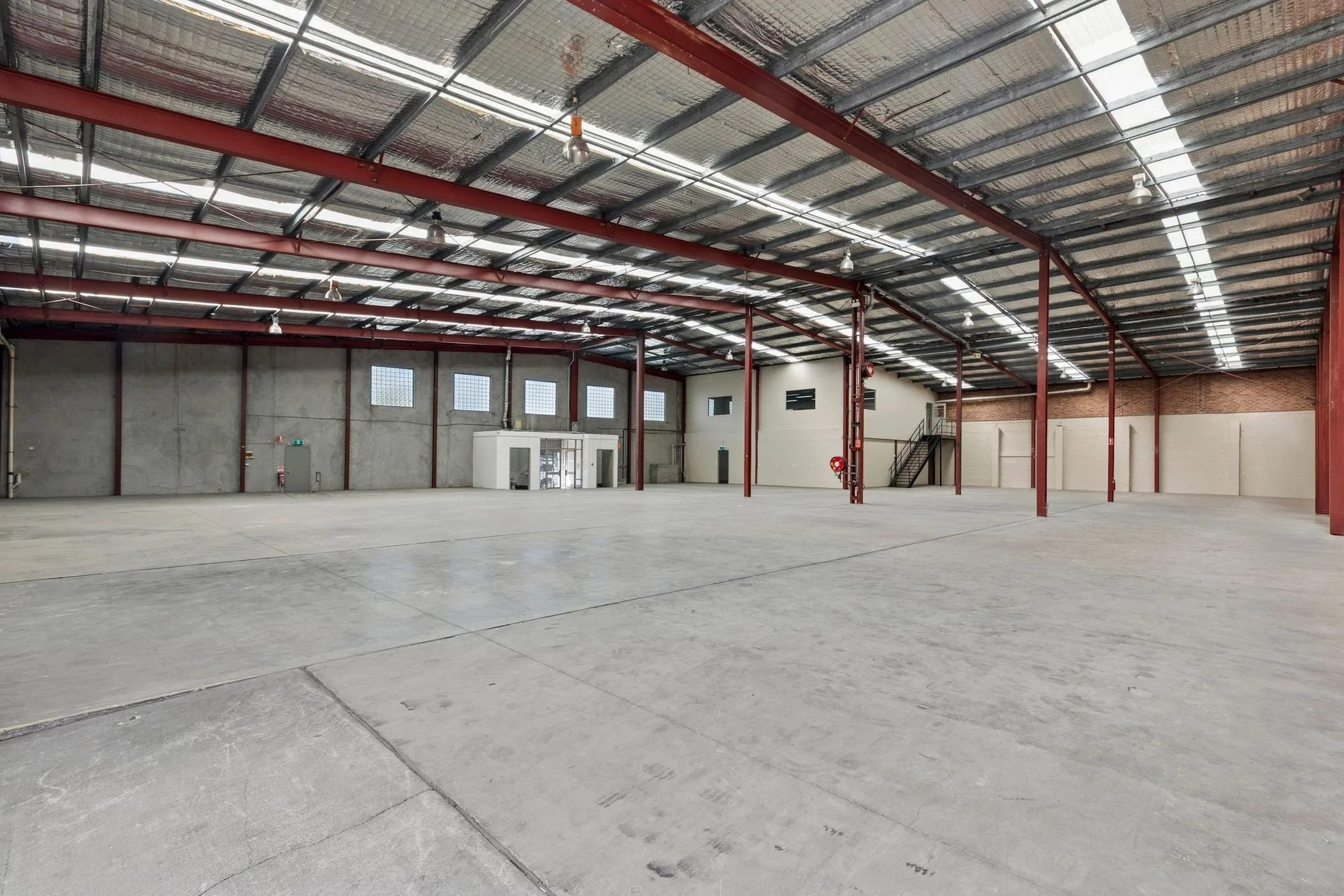 web_1758222381340_bwrm-01 - 8G Warehouse.jpg