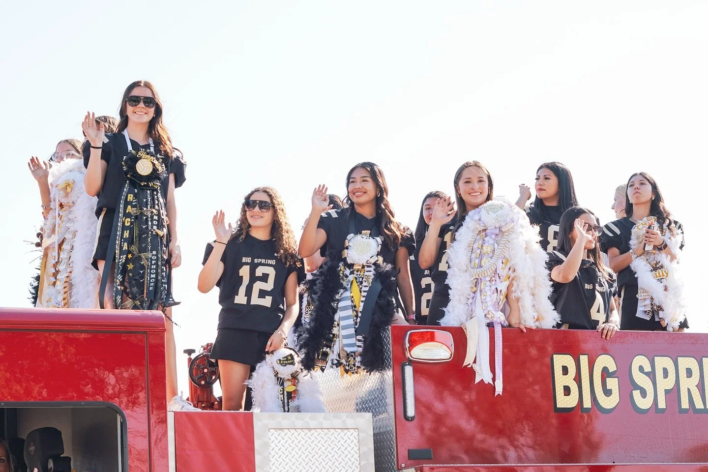 Homecoming 2024 Parade! Spot someone familiar? Tag them in the comments!🤘🏽