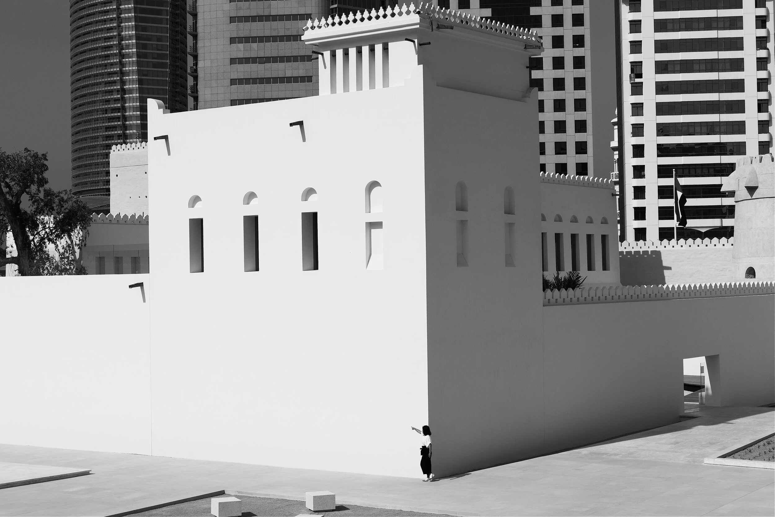 0440Qasr Al Hosn Lady in Corner 27.12.2018.JPEG