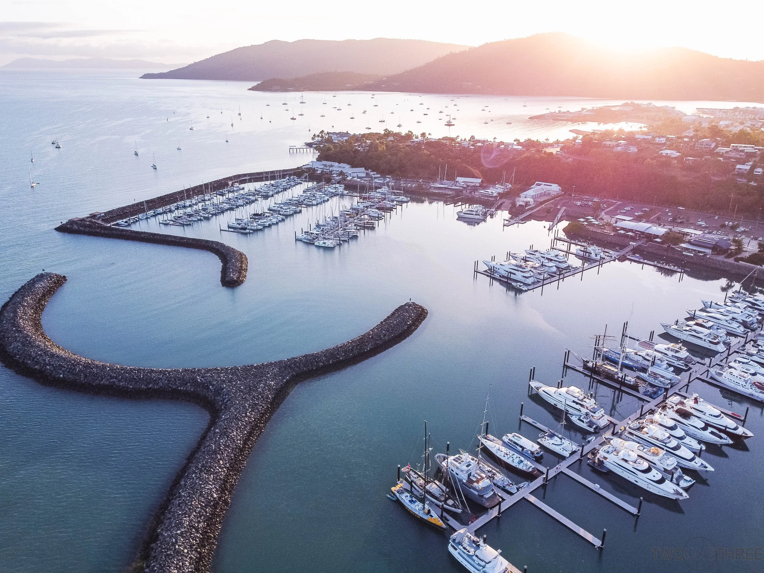 AIRLIE BEACH 4