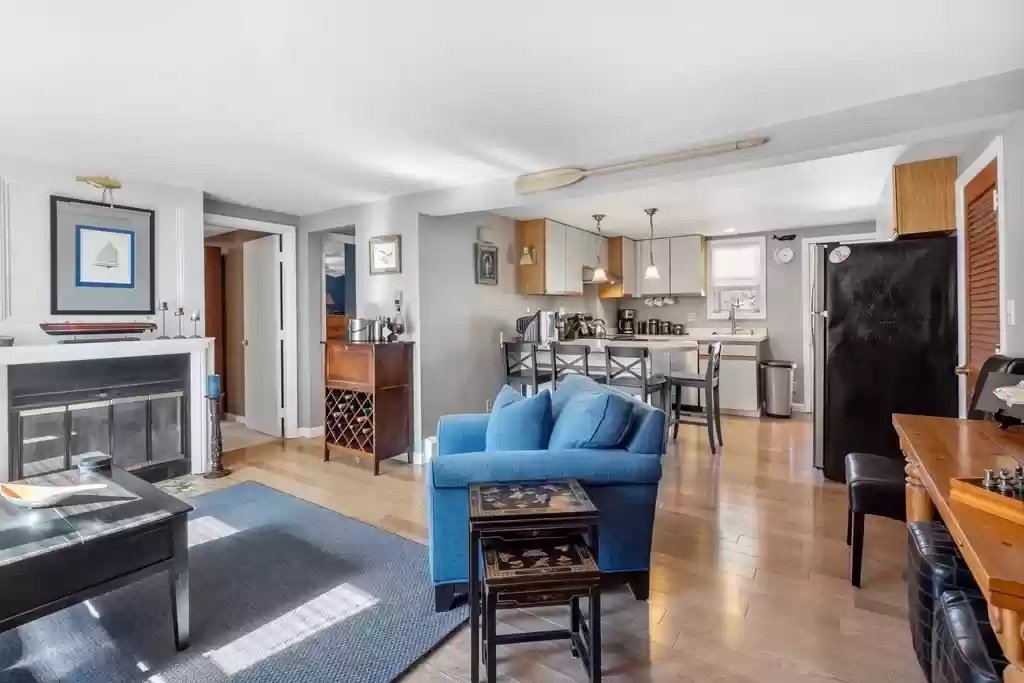 121R Elm Street | Marblehead • $325,000