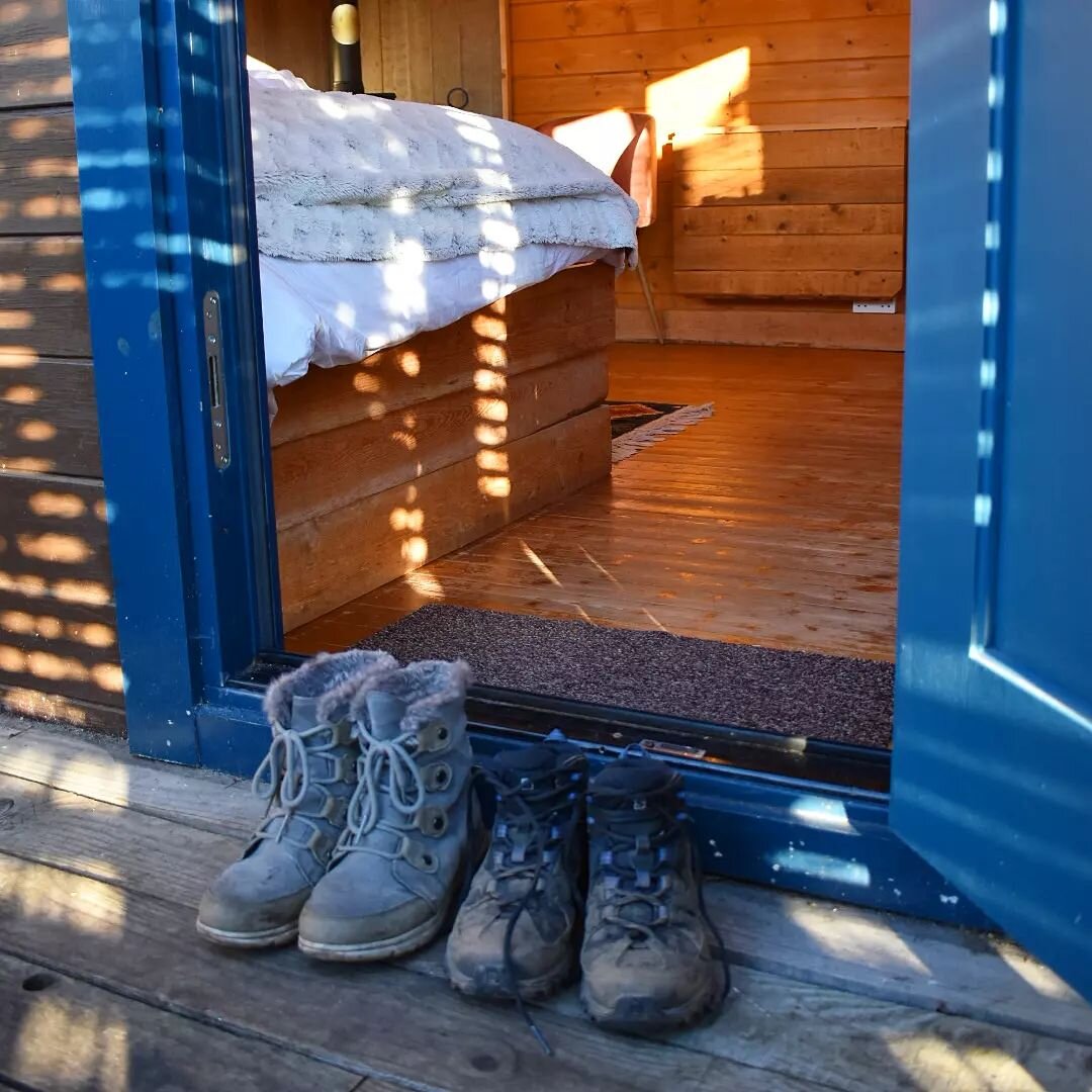 The calm between the storms is time for fresh air and long walks

#secretcabin #seacliffsecretcabin #beachwalks #freshair #longwalks #walkies #calmbeforethestorm #cabinholiday #cabinbythesea #cabininthewoods