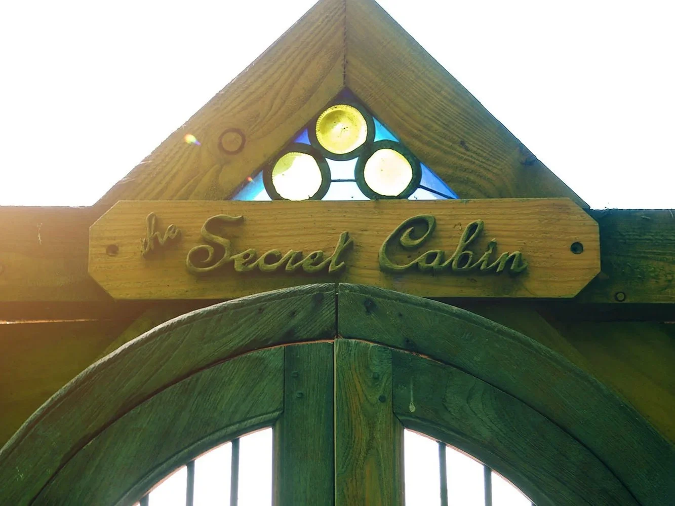 stained-glass-sign-on-secret-cabin-gate