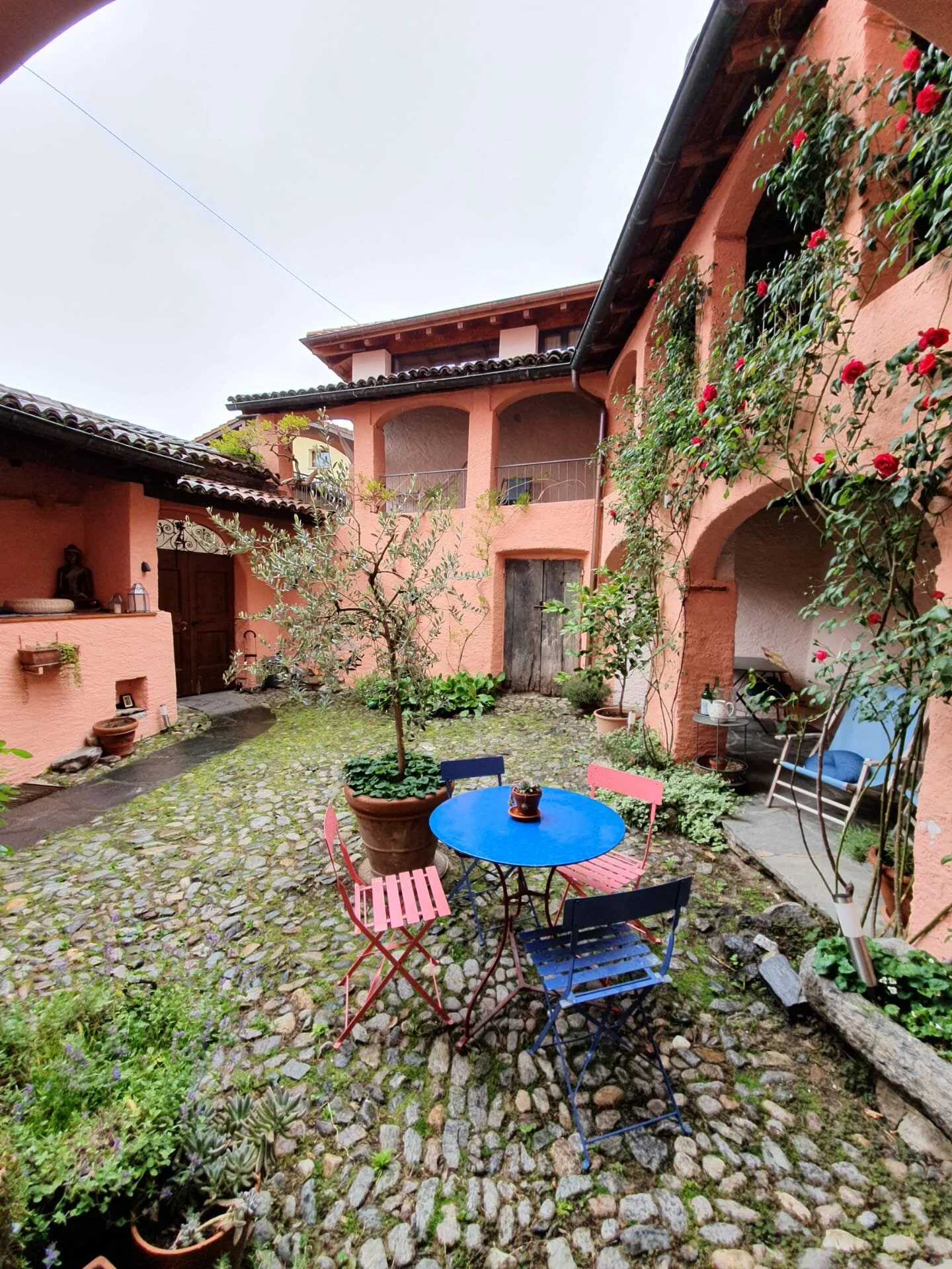 CasaCorvoNovaggio_courtyard5.JPG