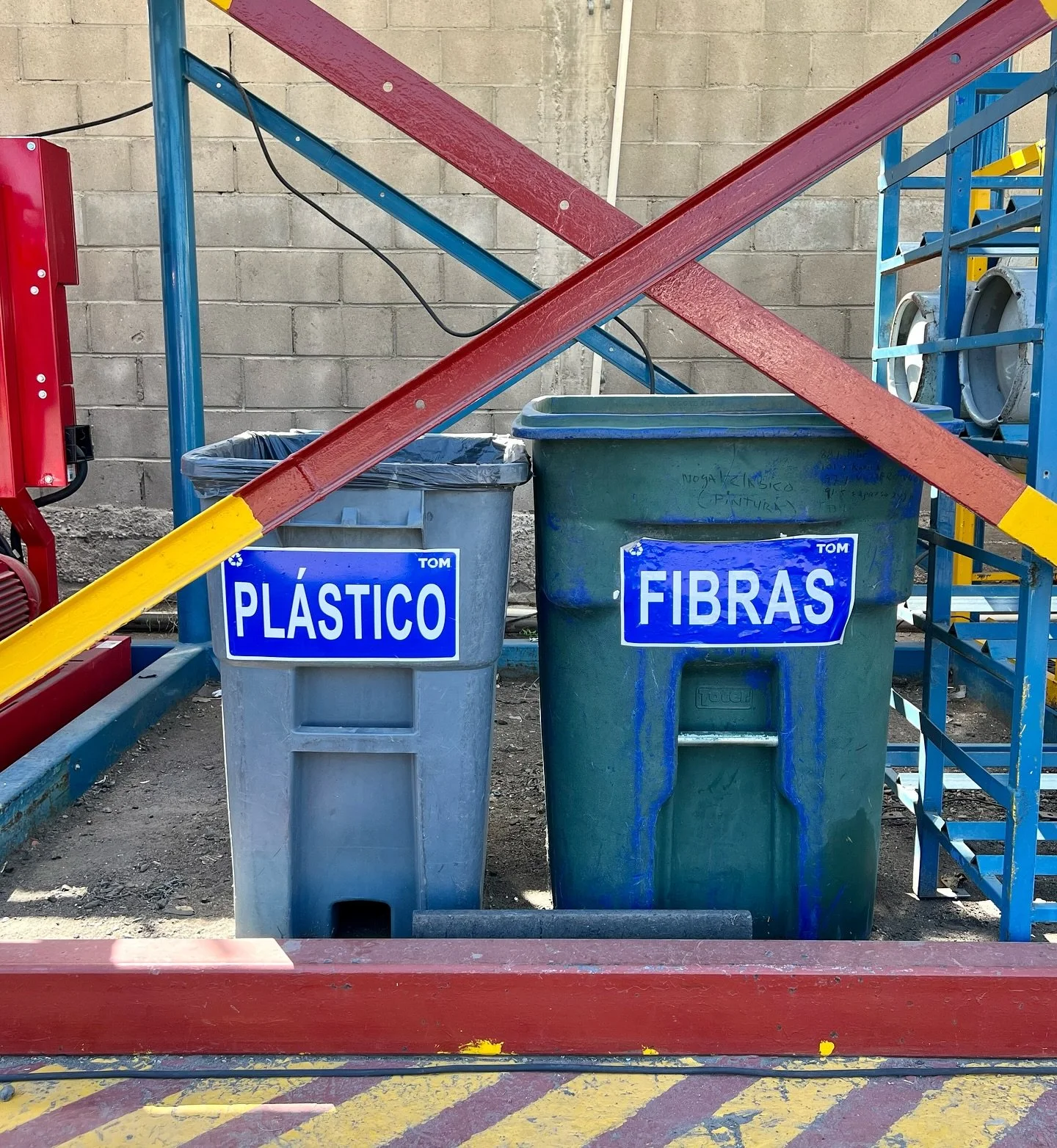 ♻️
.
.
#scrap #plastico #recicla #recicladora #residuos #basura #desechosinorganicos #tom