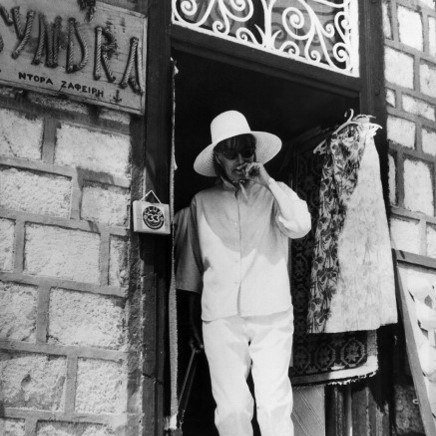 Greta Garbo on Hydra Island while on vacation, with her usual black sunglasses, on August 28, 1966. A true legend!

#MandrakiBeachResort #MandrakiBeach #MandrakiRestaurant #MandrakiResort #beachfront #Hydra #Greece #cosmopolitanisland #cosmopolitande