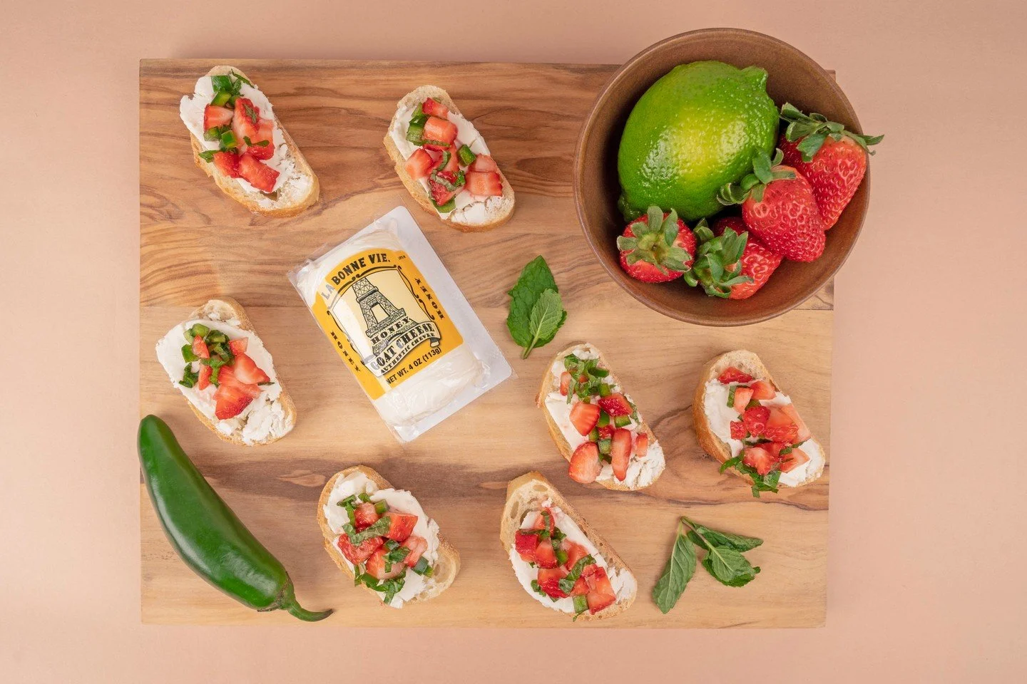 The perfect balance of sweet and heat, made for summer. ☀️ These Spicy Strawberry &amp; Honey Goat Cheese Crostini come together with just a few ingredients: fresh strawberries, a hint of jalape&ntilde;o, and our creamy Honey Goat Cheese.

Comment CR