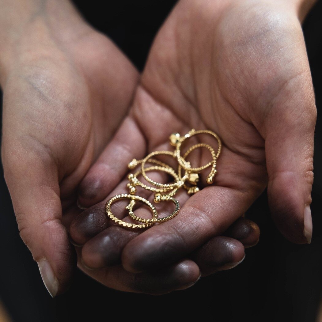 Every week during #mayisgoldmonth @gemgossips features 6 different MAKERS in collaboration with us.⁠
⁠
▪️Today, Svetlana of @svetlanalazardesign tells us how gold is important in her work:⁠
⁠
🗯&quot;Gold is important in my work because I strive to m