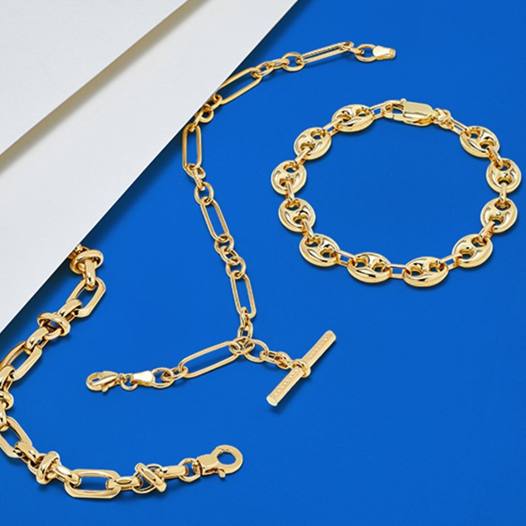 🌟 Your #jewelry, your way&mdash;navigate the luxury landscape with a sleek gold bracelet that&rsquo;s forever in vogue.
.
.
.
#QuietLuxury #Gold #MIGM  #MayIsGoldMonth #Fashion