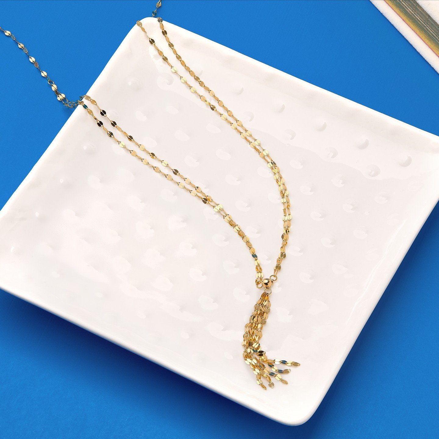 💫 From desk to dinner, this gold tassel lariat is a new faithful companion, turning heads and sparking conversations! 
.
.
.
#QuietLuxury #gold #migm #mayisgoldmonth