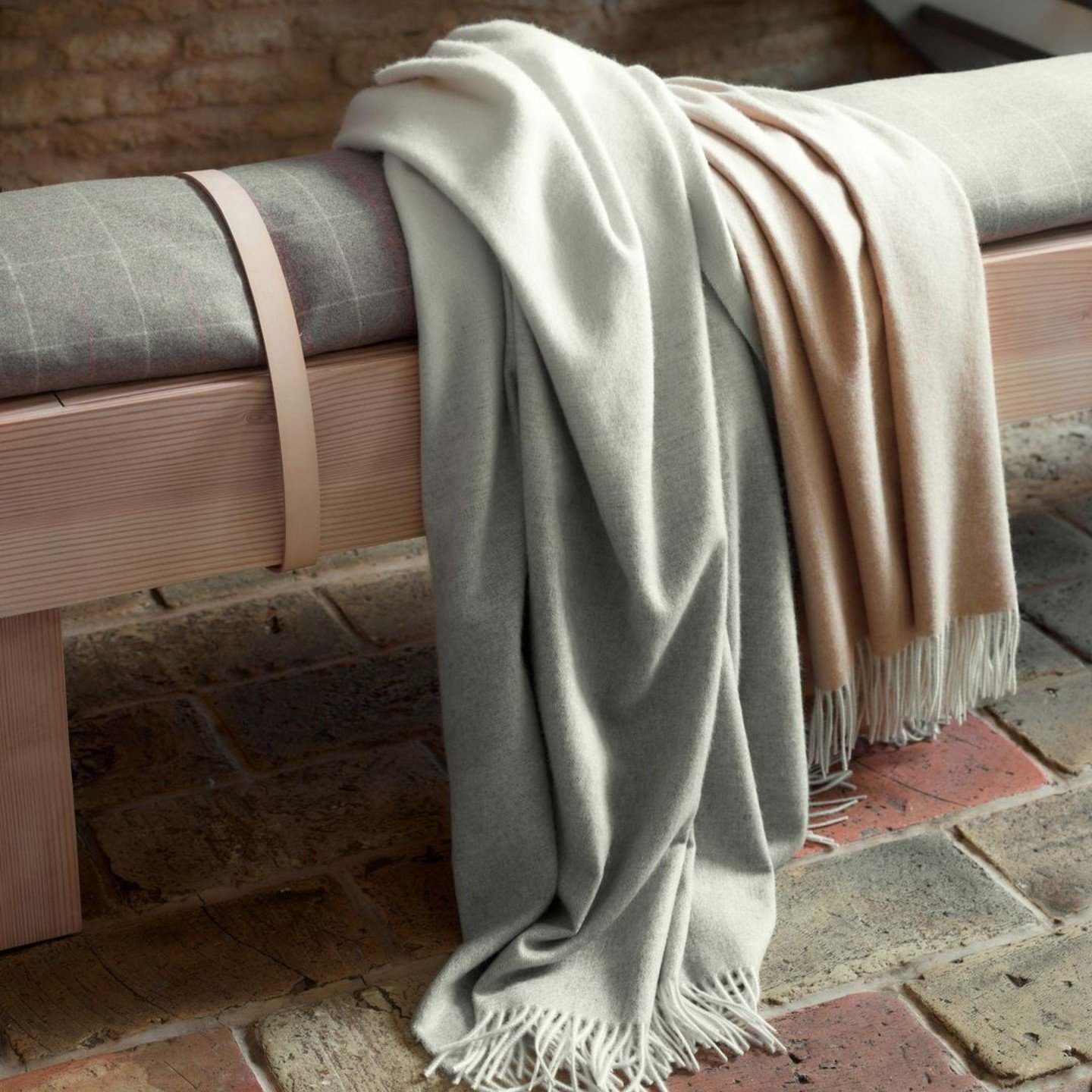 We are thrilled to highlight the Ombr&eacute; Throw from @johnstonsofelgin_interiors. Featuring a stunning large-scale design, this distinctive pattern is created by dyeing each yarn individually and blending multiple shades together. 

Throw: Cashme