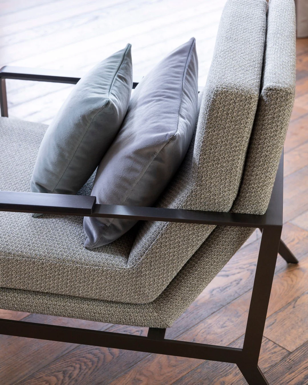 Discover the refined world of @kohroitaly &mdash; where texture, elegance, and craftsmanship meet in quiet, confident harmony.

TORCELLO embodies luxury through restraint: a double-width upholstery fabric where boucl&eacute; and chenille weave togeth