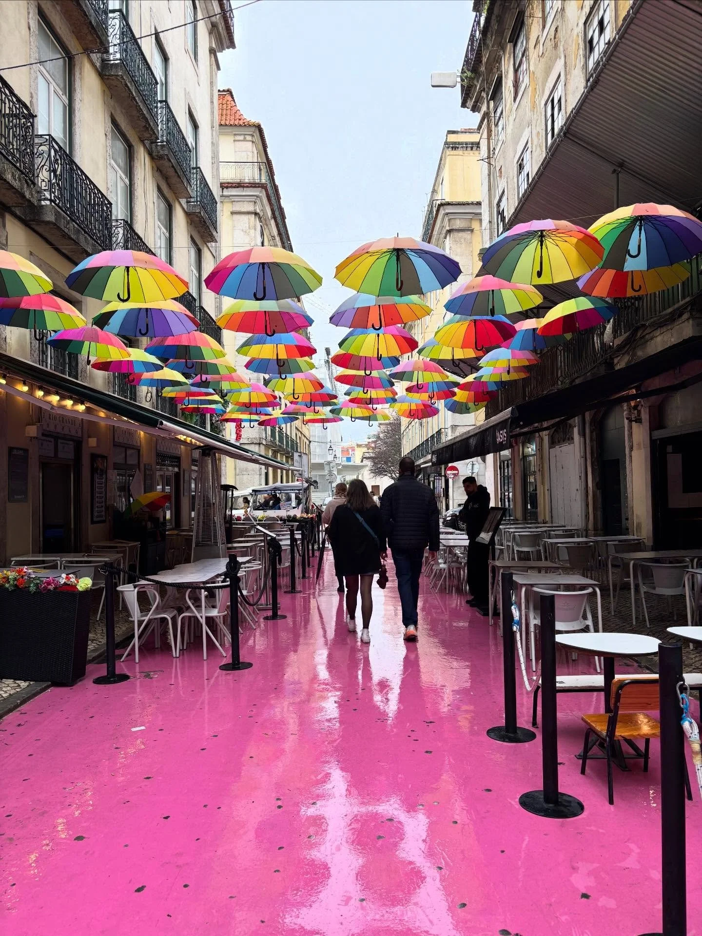 Pink Street strolls ➝ organic design goals.

Lisbon with Kaci &amp; Bree, discovering the artful world of @seriporganicdesign