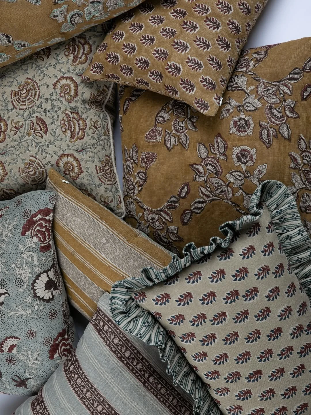 The pillow combination you didn&rsquo;t know you needed.

Discover unique patterns and expressive designs by @fillingspacesdesigns&mdash;layered details that bring an effortless pop and personality to the space.