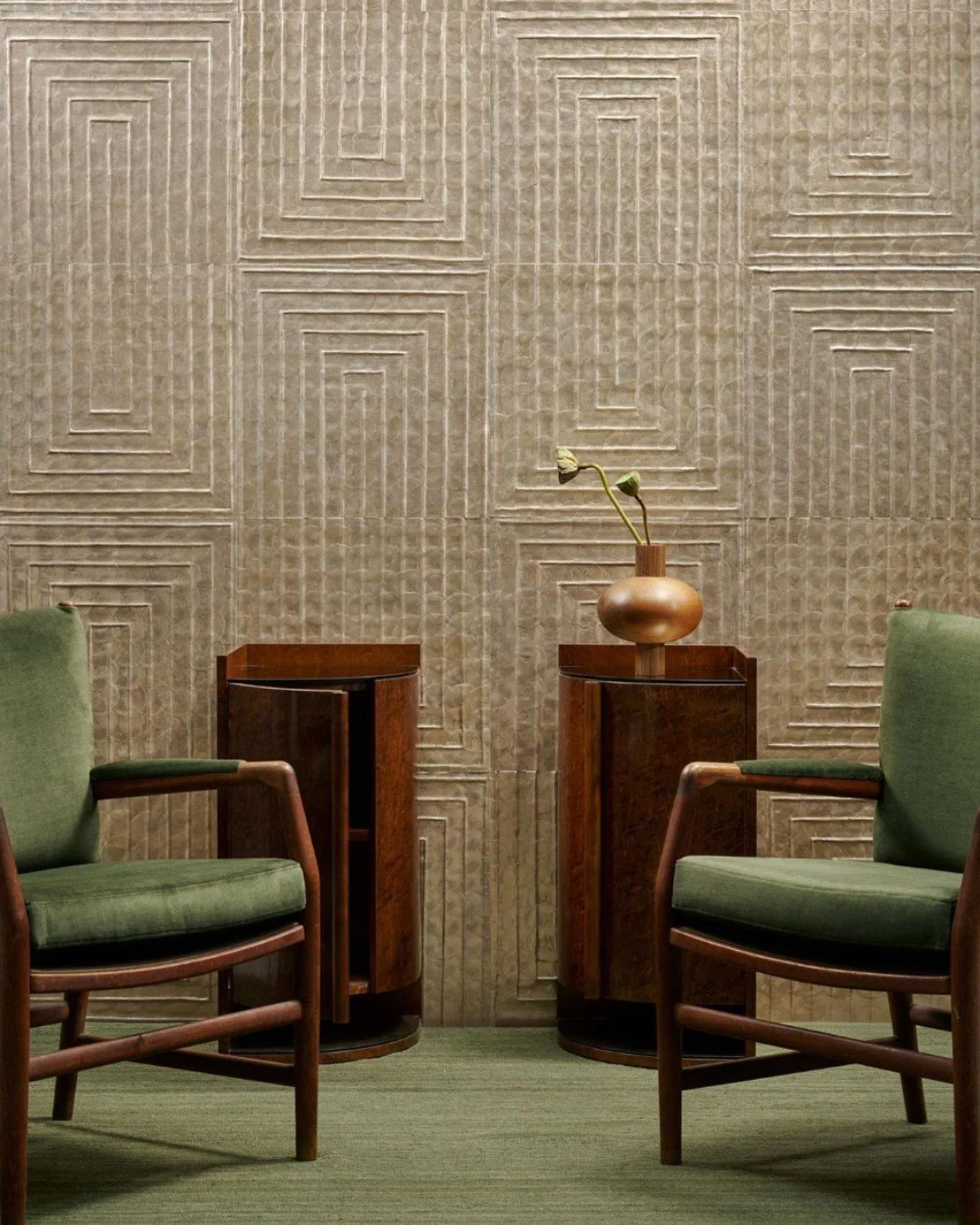 An award-winning surface, luminous by nature.

@modernluxuryinteriors has named Cornice by @artewalls the winner of its Best Wallcovering Award &mdash; a testament to its artistry and material presence.

Handcrafted from capiz shells, each tile catch