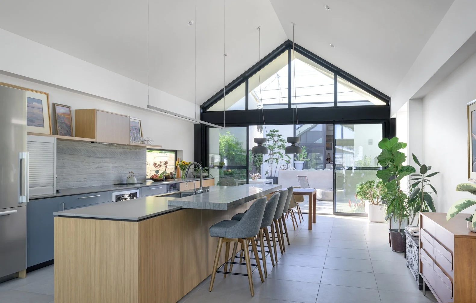 Modern_kitchen.jpg