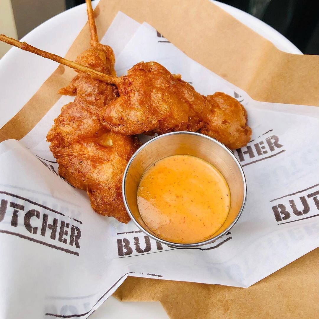 Chicken on a stick from @cochonbutchernola sounds like the perfect way to cure a case of Monday&rsquo;s... 🤤

#Repost @cochonbutchernola 
&bull; &bull; &bull;
Have a snack attack with our chicken on a stick. Swipe to the next pic for an inside look 